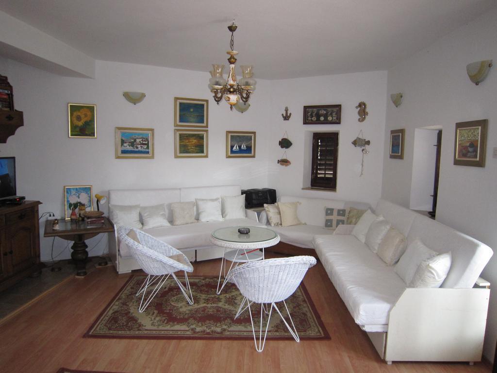 Holiday Home Mona Igrane Habitación foto